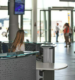 cust-serve-tile Customer service desk